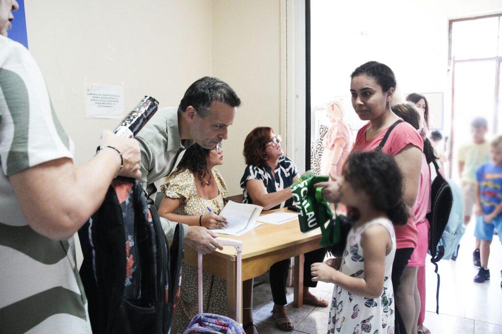 Δήμος Αθηναίων: Σχολικά είδη σε 1.500 μαθητές ευάλωτων οικογενειών